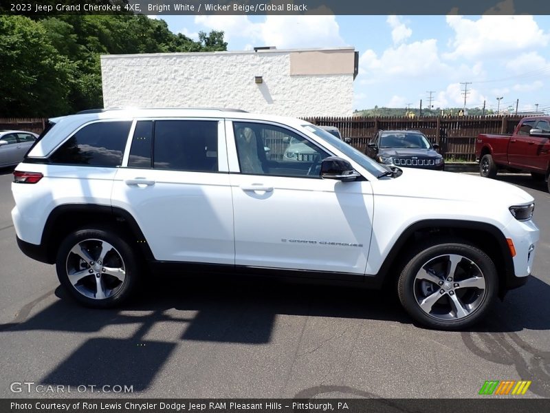Bright White / Wicker Beige/Global Black 2023 Jeep Grand Cherokee 4XE
