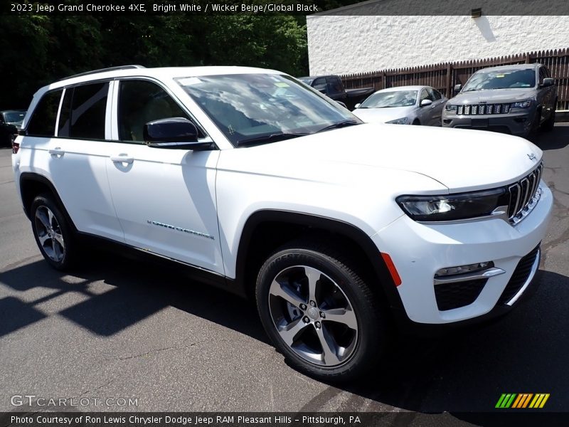 Bright White / Wicker Beige/Global Black 2023 Jeep Grand Cherokee 4XE