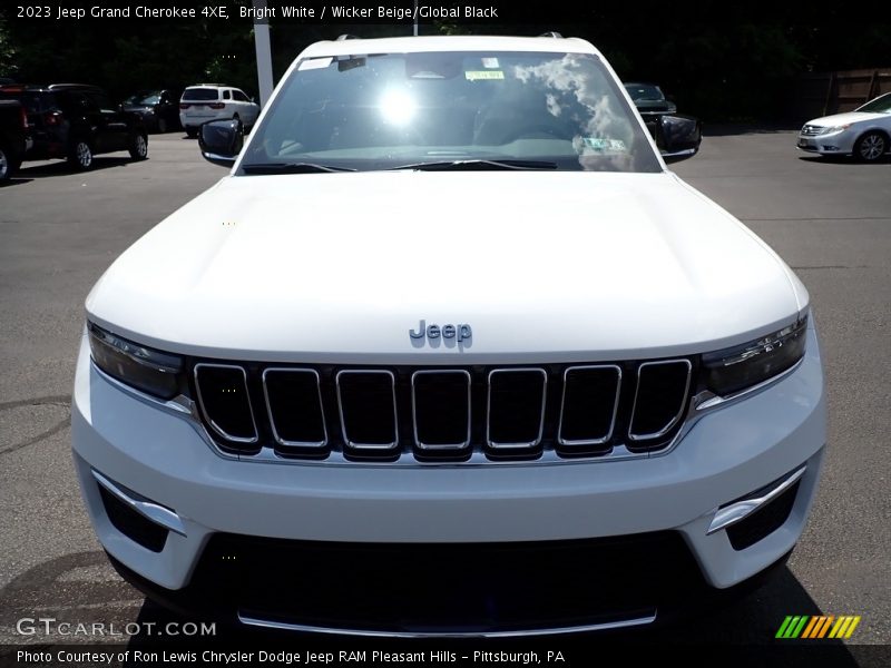 Bright White / Wicker Beige/Global Black 2023 Jeep Grand Cherokee 4XE