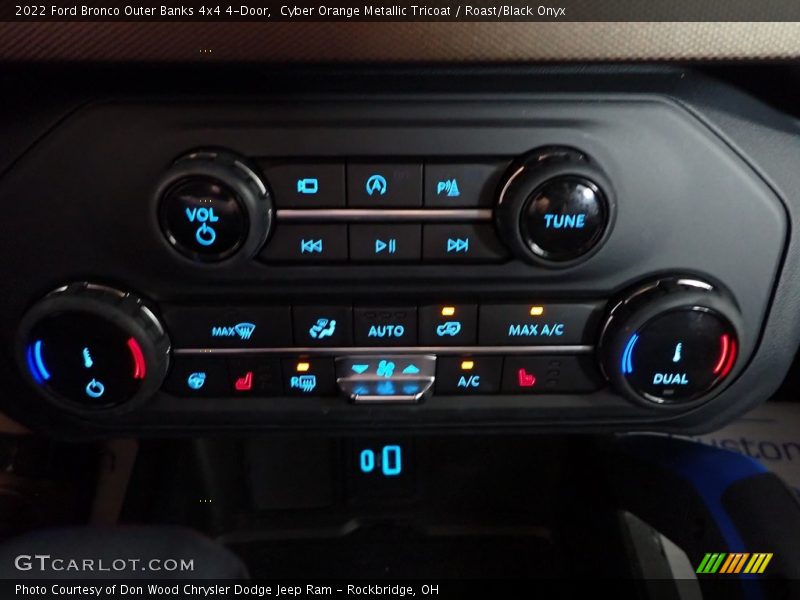Controls of 2022 Bronco Outer Banks 4x4 4-Door