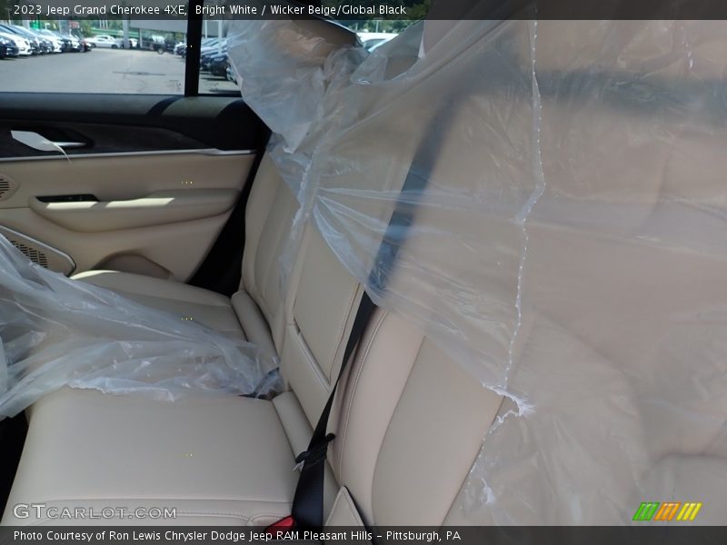 Bright White / Wicker Beige/Global Black 2023 Jeep Grand Cherokee 4XE