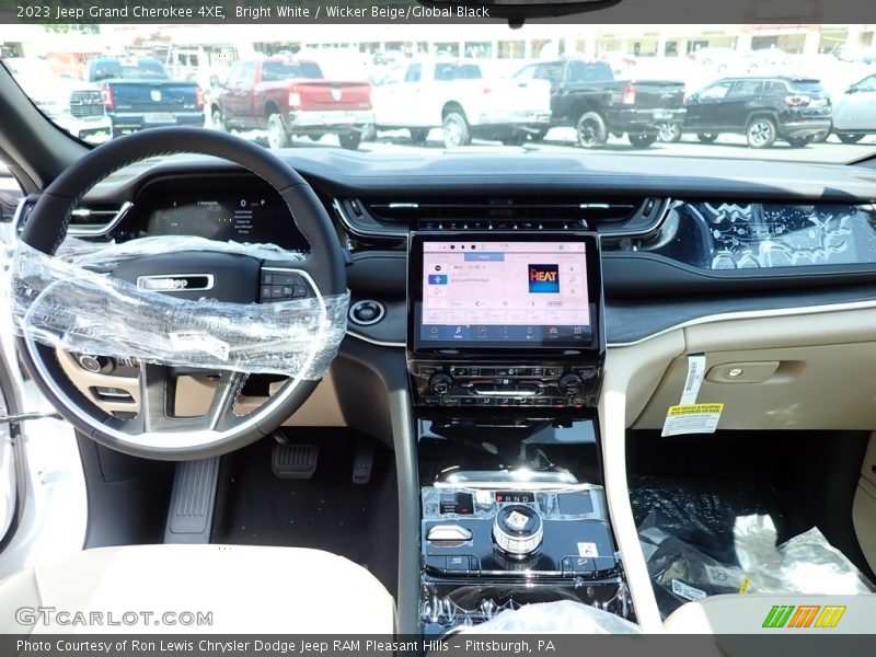 Bright White / Wicker Beige/Global Black 2023 Jeep Grand Cherokee 4XE