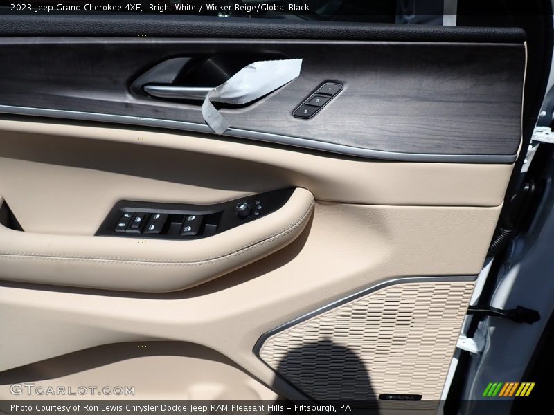 Bright White / Wicker Beige/Global Black 2023 Jeep Grand Cherokee 4XE