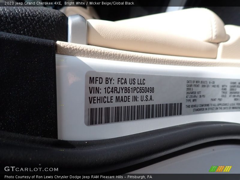 Bright White / Wicker Beige/Global Black 2023 Jeep Grand Cherokee 4XE