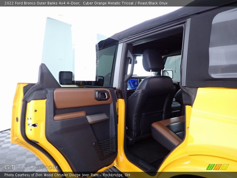 Cyber Orange Metallic Tricoat / Roast/Black Onyx 2022 Ford Bronco Outer Banks 4x4 4-Door