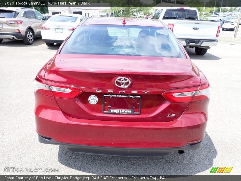 Ruby Flare Pearl / Black 2020 Toyota Camry LE