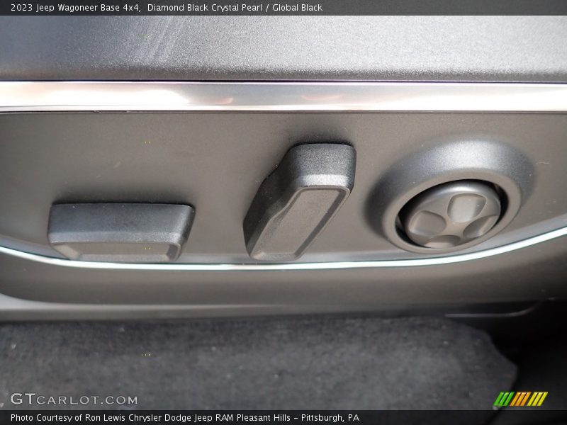 Diamond Black Crystal Pearl / Global Black 2023 Jeep Wagoneer Base 4x4