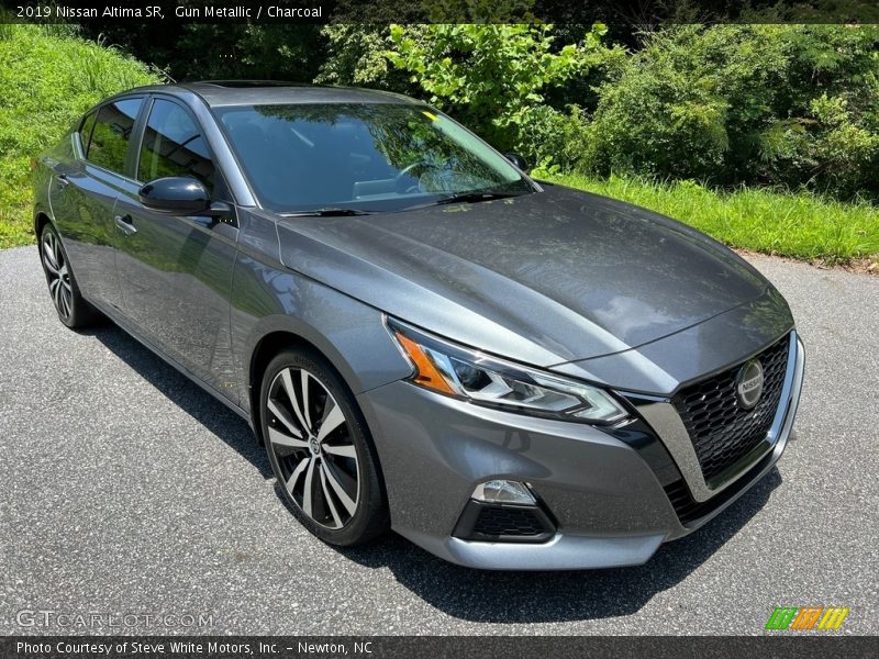 Front 3/4 View of 2019 Altima SR