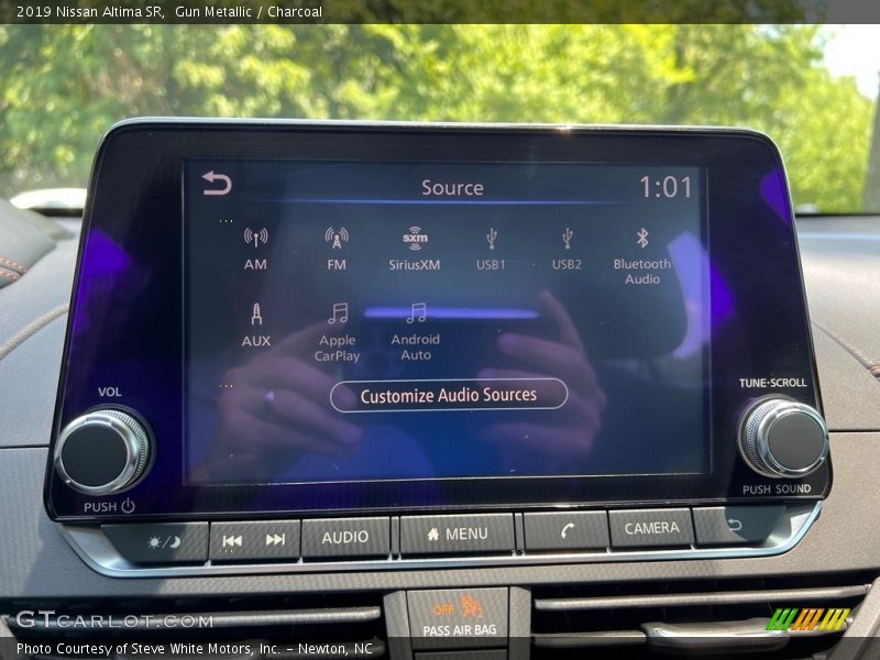 Controls of 2019 Altima SR