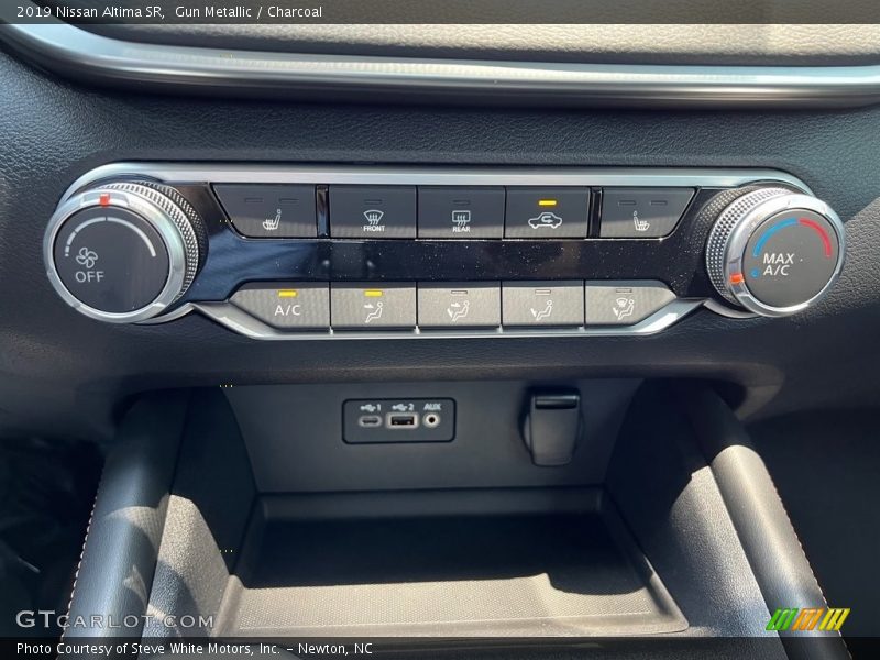 Controls of 2019 Altima SR