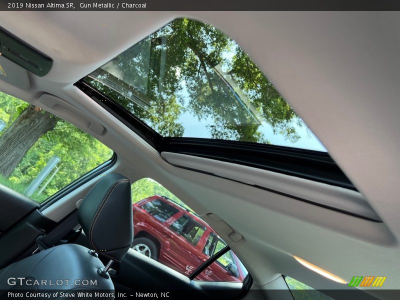 Sunroof of 2019 Altima SR