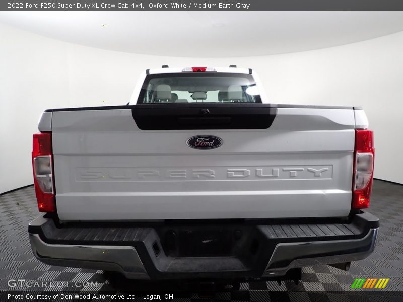 Oxford White / Medium Earth Gray 2022 Ford F250 Super Duty XL Crew Cab 4x4