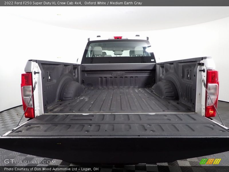Oxford White / Medium Earth Gray 2022 Ford F250 Super Duty XL Crew Cab 4x4