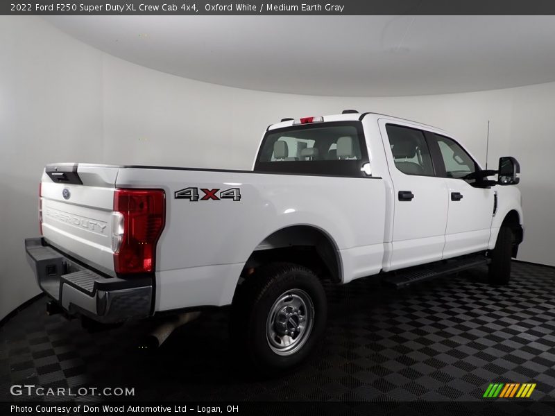 Oxford White / Medium Earth Gray 2022 Ford F250 Super Duty XL Crew Cab 4x4