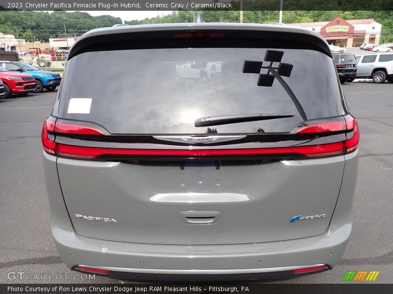 Ceramic Gray / Caramel/Black 2023 Chrysler Pacifica Pinnacle Plug-In Hybrid