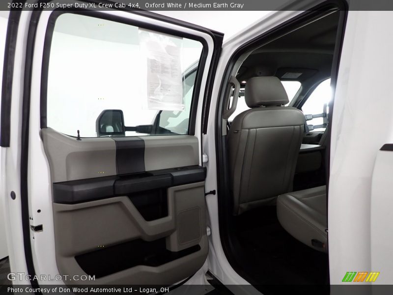 Oxford White / Medium Earth Gray 2022 Ford F250 Super Duty XL Crew Cab 4x4