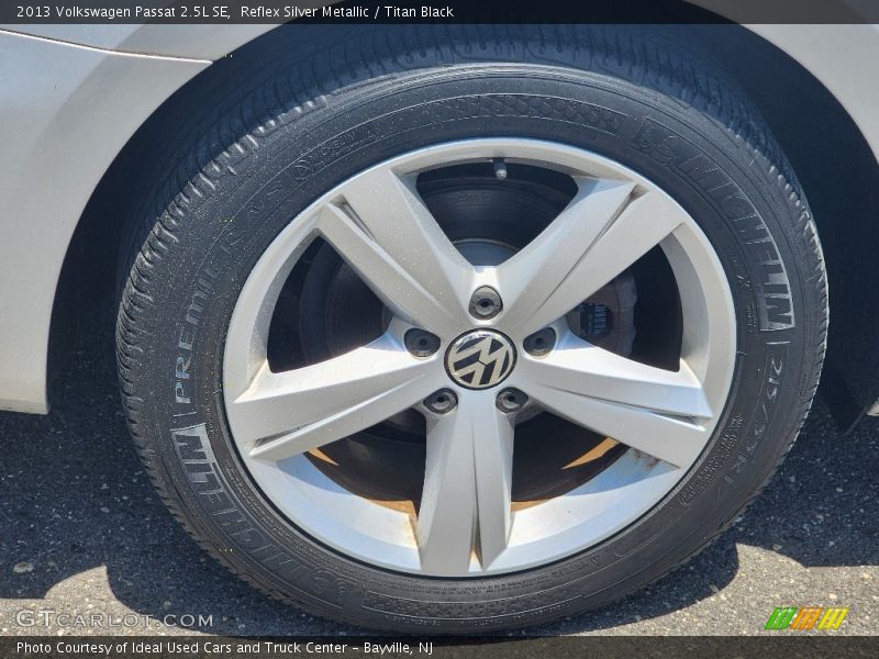 Reflex Silver Metallic / Titan Black 2013 Volkswagen Passat 2.5L SE