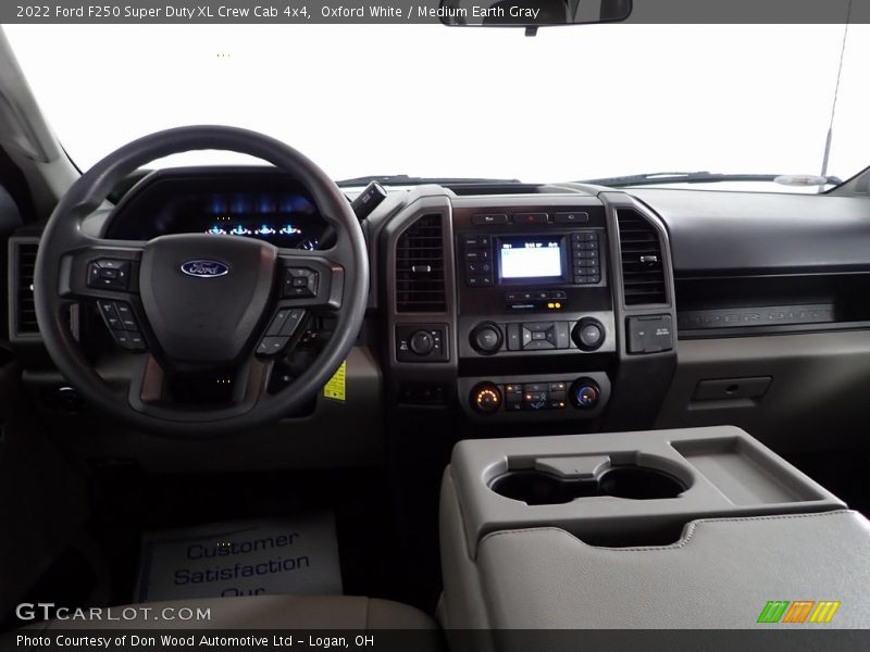Oxford White / Medium Earth Gray 2022 Ford F250 Super Duty XL Crew Cab 4x4
