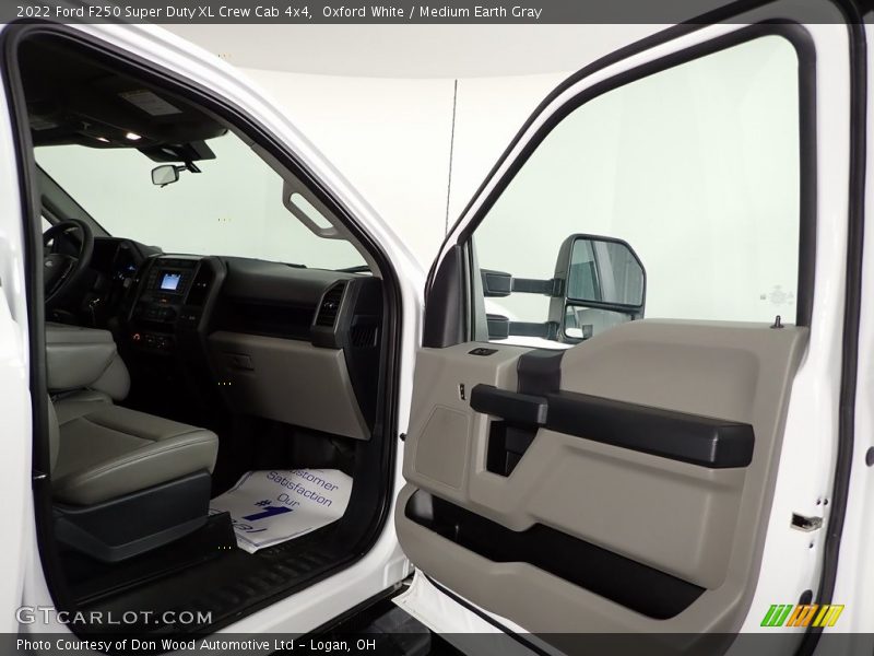 Oxford White / Medium Earth Gray 2022 Ford F250 Super Duty XL Crew Cab 4x4
