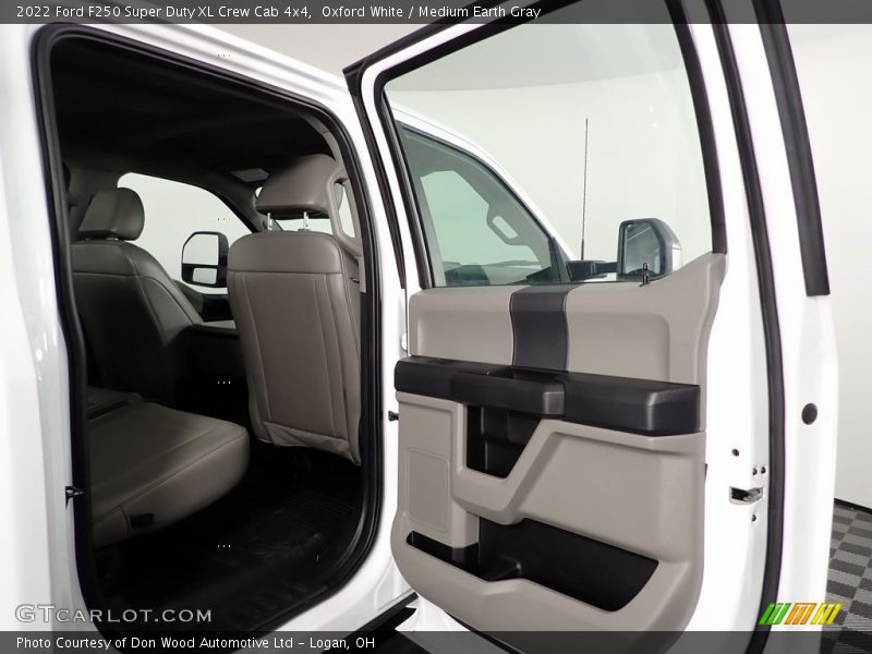 Door Panel of 2022 F250 Super Duty XL Crew Cab 4x4