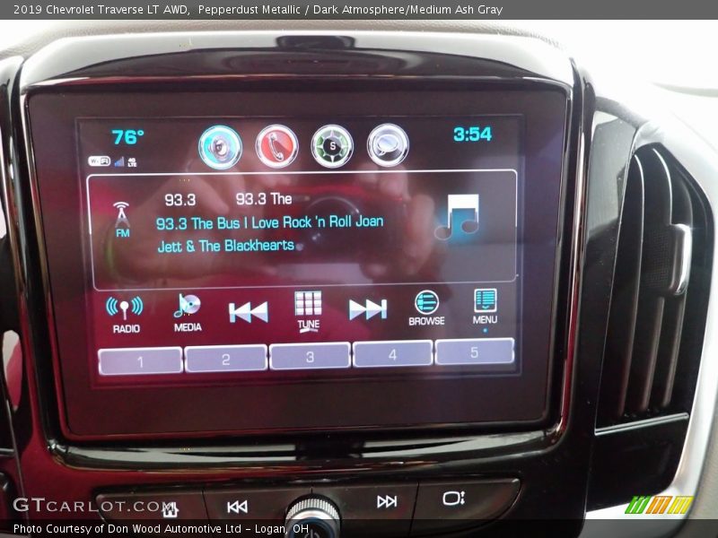 Pepperdust Metallic / Dark Atmosphere/Medium Ash Gray 2019 Chevrolet Traverse LT AWD