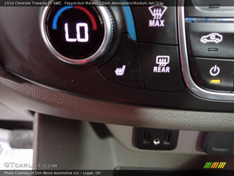 Pepperdust Metallic / Dark Atmosphere/Medium Ash Gray 2019 Chevrolet Traverse LT AWD