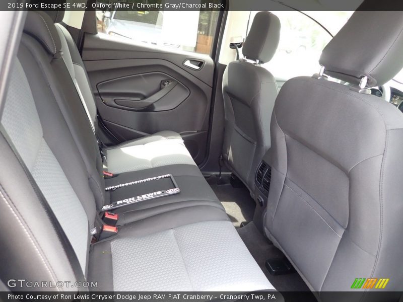 Oxford White / Chromite Gray/Charcoal Black 2019 Ford Escape SE 4WD