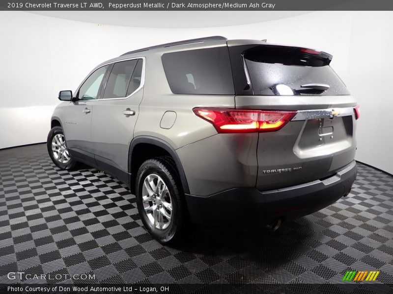 Pepperdust Metallic / Dark Atmosphere/Medium Ash Gray 2019 Chevrolet Traverse LT AWD