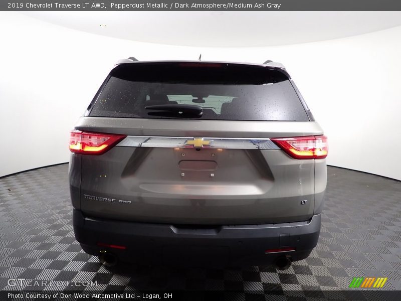 Pepperdust Metallic / Dark Atmosphere/Medium Ash Gray 2019 Chevrolet Traverse LT AWD