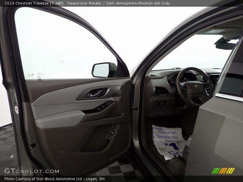 Pepperdust Metallic / Dark Atmosphere/Medium Ash Gray 2019 Chevrolet Traverse LT AWD
