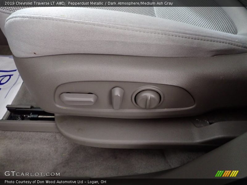 Pepperdust Metallic / Dark Atmosphere/Medium Ash Gray 2019 Chevrolet Traverse LT AWD