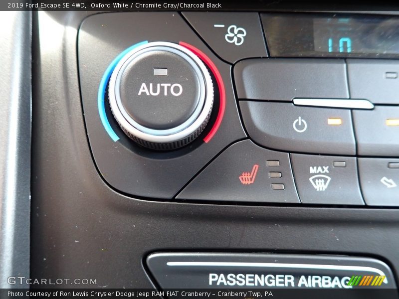 Oxford White / Chromite Gray/Charcoal Black 2019 Ford Escape SE 4WD