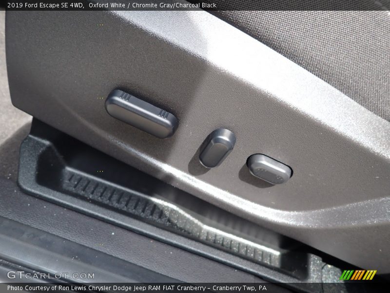 Oxford White / Chromite Gray/Charcoal Black 2019 Ford Escape SE 4WD