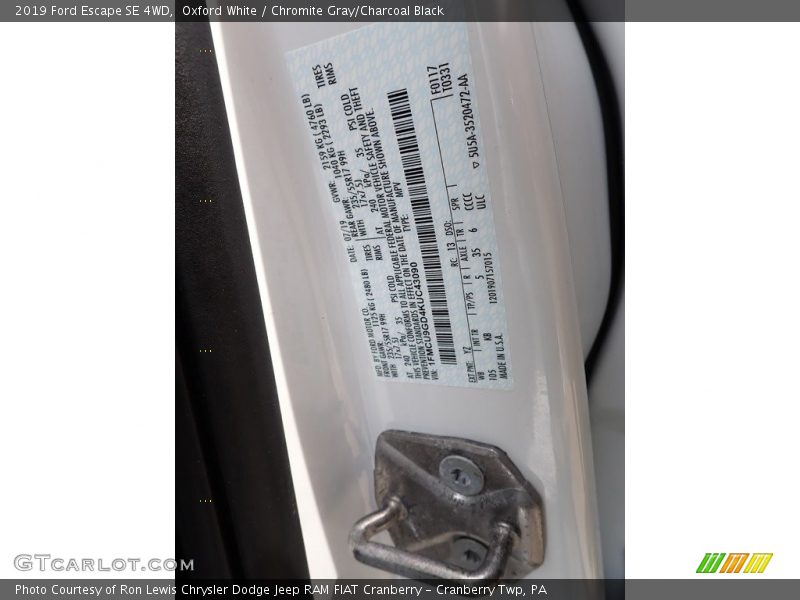 Oxford White / Chromite Gray/Charcoal Black 2019 Ford Escape SE 4WD