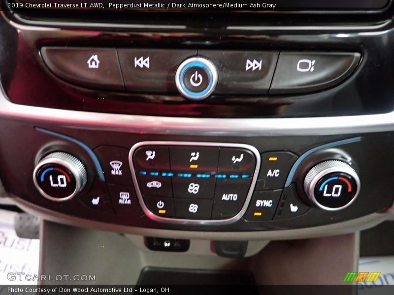 Pepperdust Metallic / Dark Atmosphere/Medium Ash Gray 2019 Chevrolet Traverse LT AWD