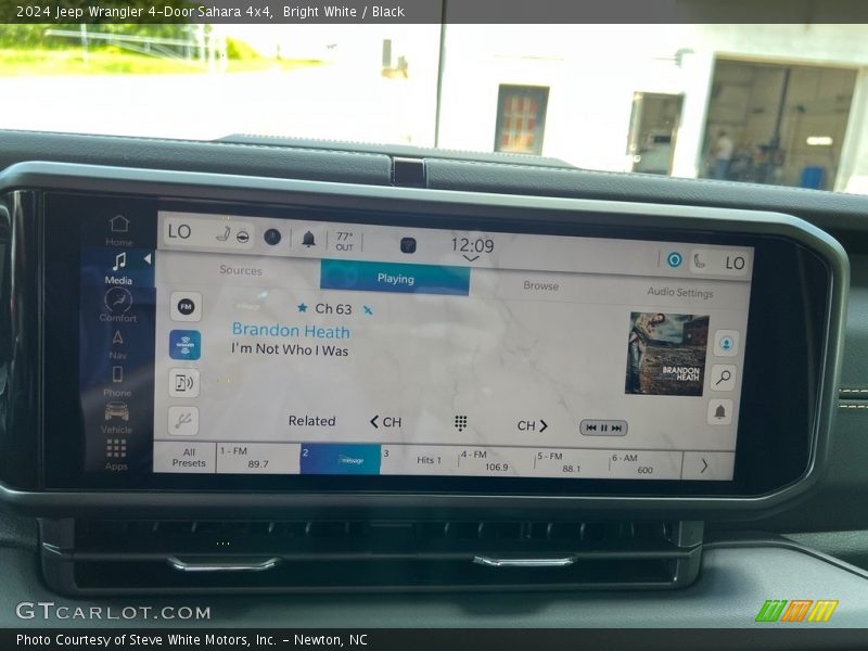 Controls of 2024 Wrangler 4-Door Sahara 4x4