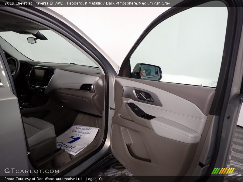 Pepperdust Metallic / Dark Atmosphere/Medium Ash Gray 2019 Chevrolet Traverse LT AWD