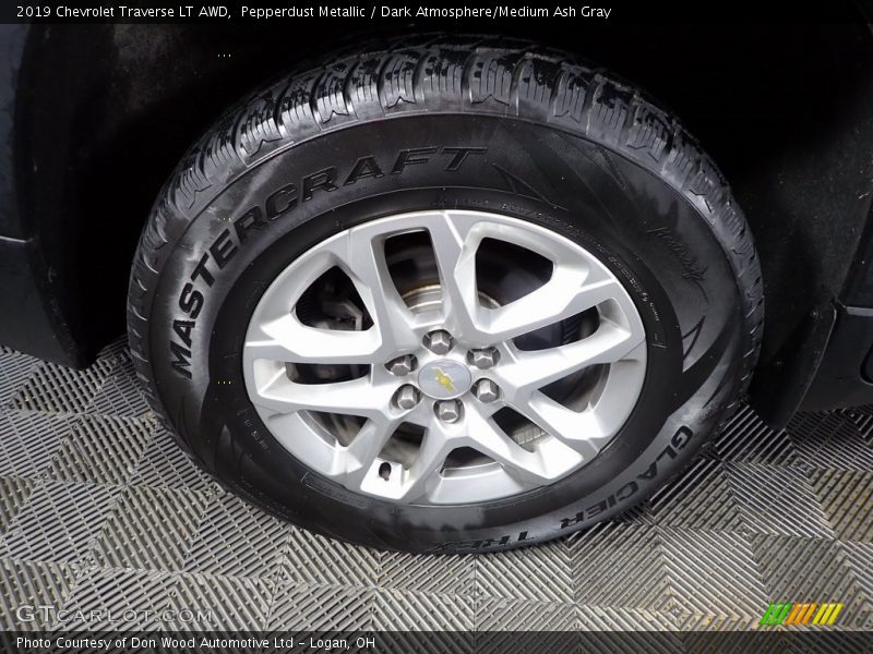 Pepperdust Metallic / Dark Atmosphere/Medium Ash Gray 2019 Chevrolet Traverse LT AWD