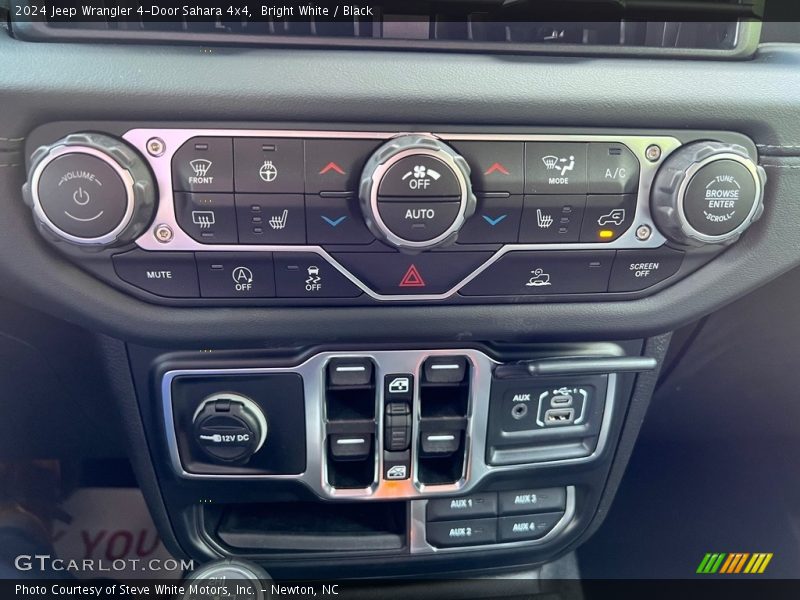 Controls of 2024 Wrangler 4-Door Sahara 4x4
