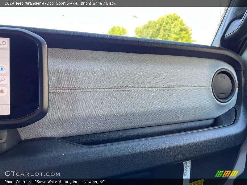 Bright White / Black 2024 Jeep Wrangler 4-Door Sport S 4x4