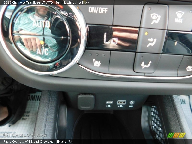 Summit White / Jet Black 2023 Chevrolet TrailBlazer LT AWD