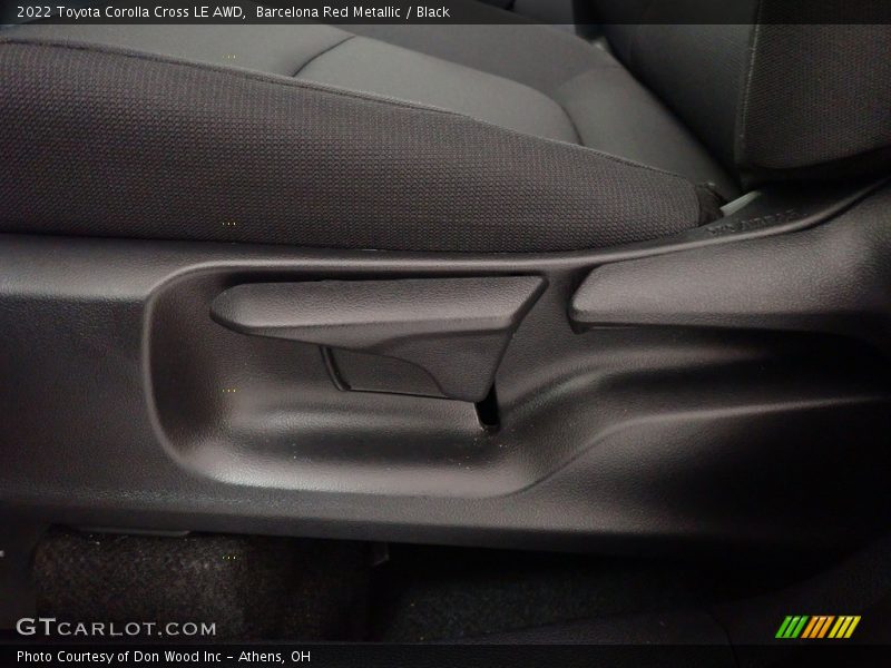 Barcelona Red Metallic / Black 2022 Toyota Corolla Cross LE AWD