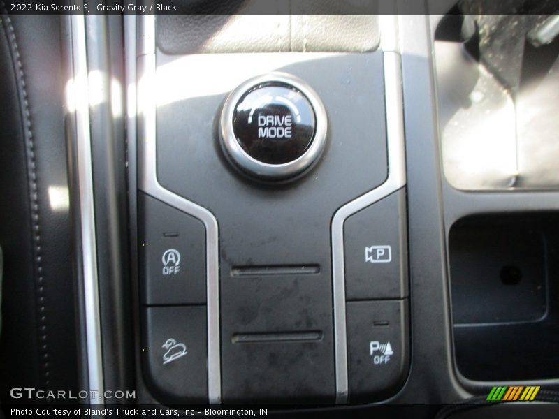 Gravity Gray / Black 2022 Kia Sorento S