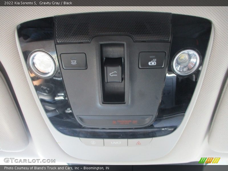 Gravity Gray / Black 2022 Kia Sorento S