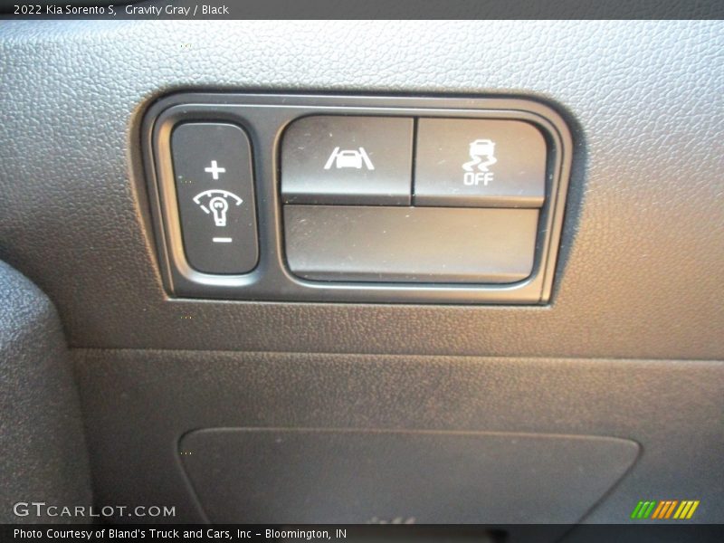 Gravity Gray / Black 2022 Kia Sorento S