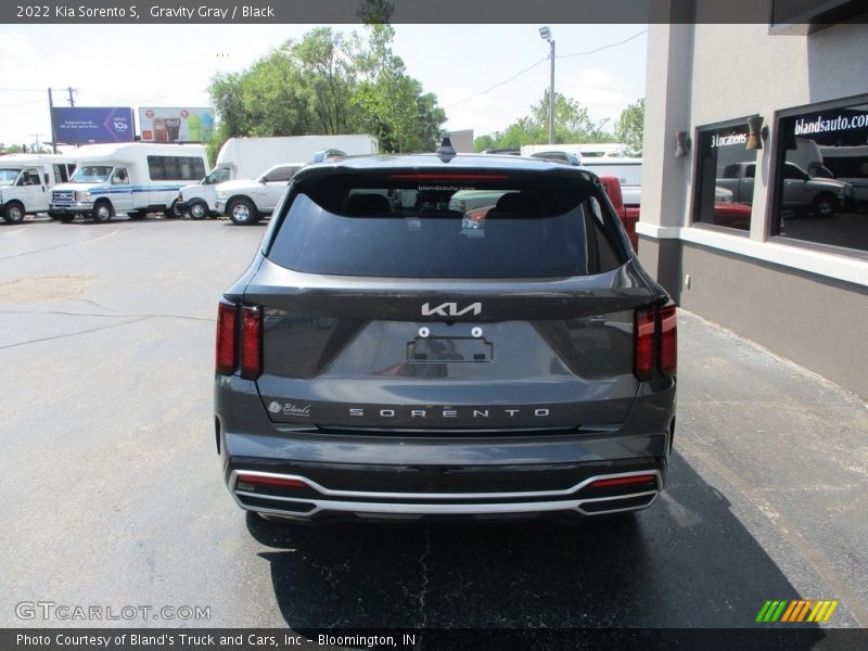 Gravity Gray / Black 2022 Kia Sorento S