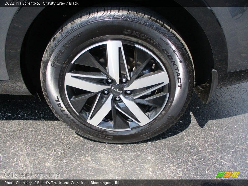 Gravity Gray / Black 2022 Kia Sorento S