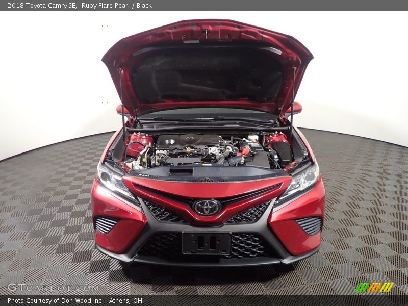 Ruby Flare Pearl / Black 2018 Toyota Camry SE