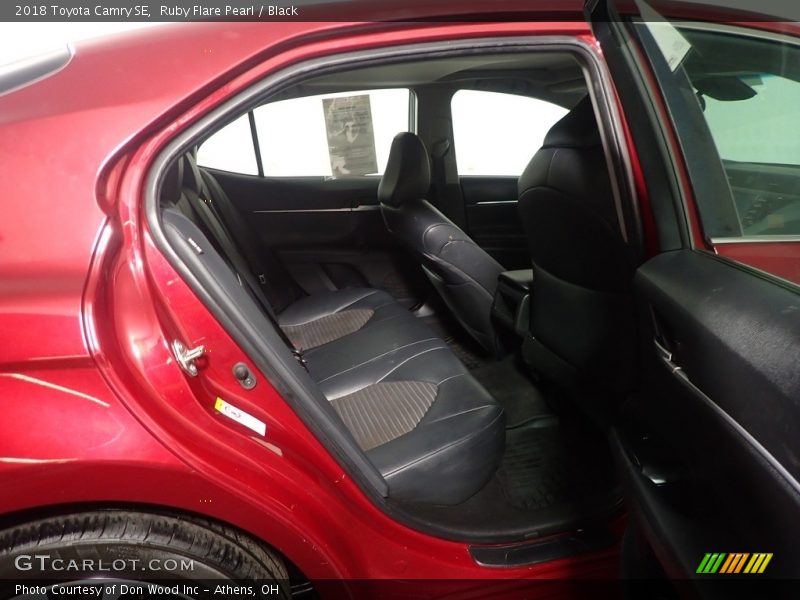 Ruby Flare Pearl / Black 2018 Toyota Camry SE