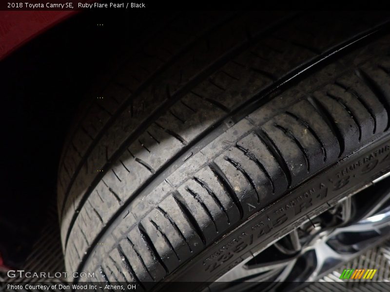 Ruby Flare Pearl / Black 2018 Toyota Camry SE